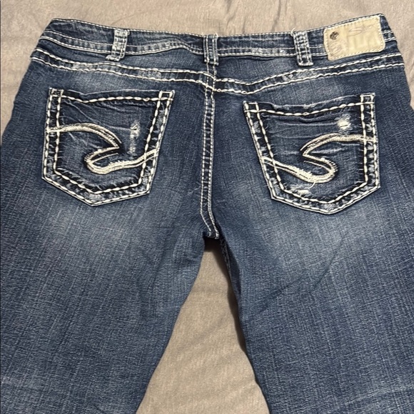 Silver Jeans Distressed Aiko Capri - Picture 2 of 5